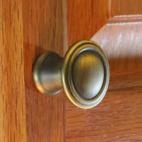 Gliderite 849376003907 1.25-inch Antique Brass Round Deco Cabinet Knobs Oriental Stripe Trad #3